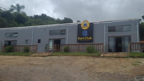 a building with a sign that reads next club at Pousada Kart Clube in São João del Rei