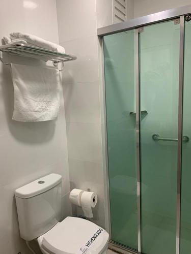 a bathroom with a toilet and a glass shower at HOTEL MAESTRO EXECUTIVE PATO BRANCO in Pato Branco