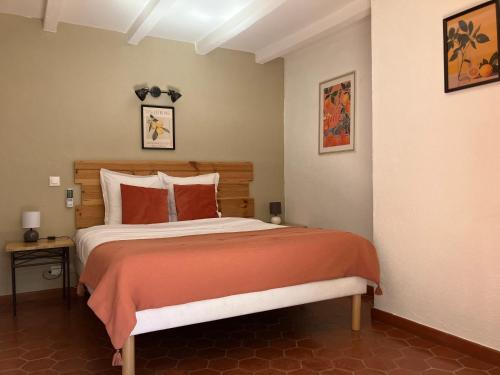 Postel nebo postele na pokoji v ubytování La Bastide du Val