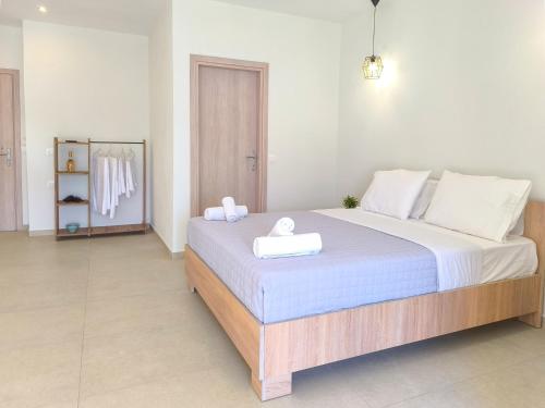 Ένα ή περισσότερα κρεβάτια σε δωμάτιο στο Georgia's House Project