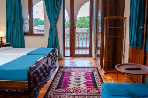 Postel nebo postele na pokoji v ubytování Sanapiro Hotel