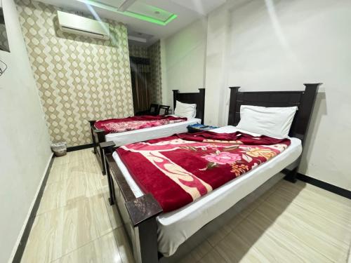 Ένα ή περισσότερα κρεβάτια σε δωμάτιο στο Libra Hotel Islamabad