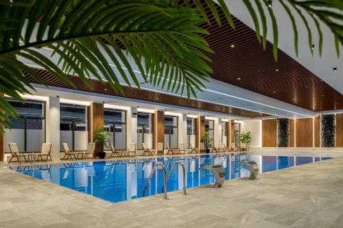 Бассейн в Hotel Alexandrion Experience или поблизости