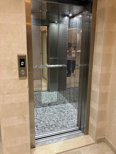 a glass door with a shower in a building at Appartement lumineux près de la plage de Sidi Bouzid in El Jadida