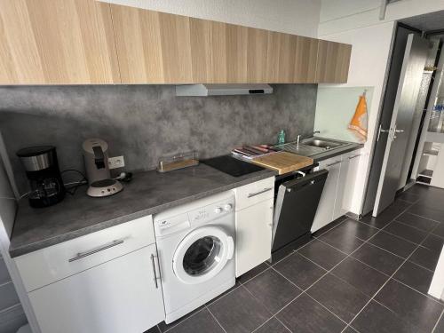 Photo de la galerie de l'établissement ONDINES I Joli T2 mezzanine climatisé Richelieu Cap d'Agde, au Cap d'Agde