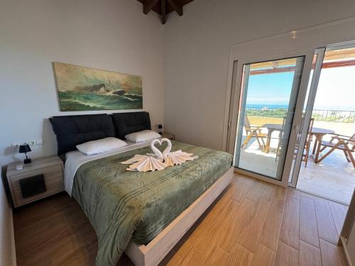 Ένα ή περισσότερα κρεβάτια σε δωμάτιο στο Elegant villa with sea view in Crete
