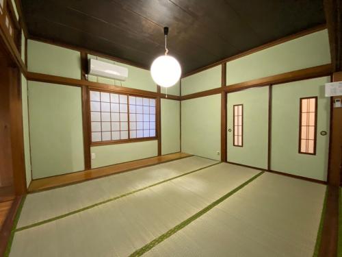 an empty room with a large room with a large window at 貸切民泊 手寄の宿 JR福井駅東口から徒歩5分 5min 安い in Fukui