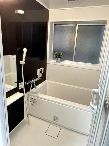 NEW OPEN Available for 10people 1 line to airport