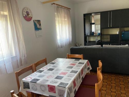 Kuchyň nebo kuchyňský kout v ubytování Apartment L&K