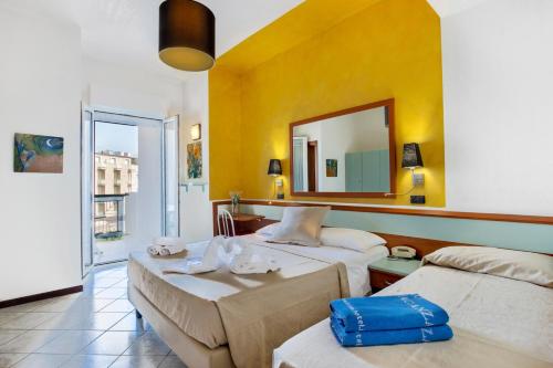 Postel nebo postele na pokoji v ubytování Hotel Vienna
