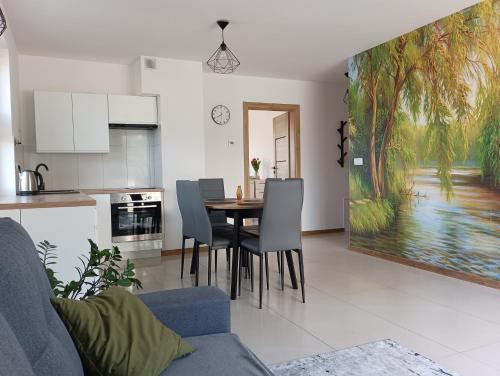 Η κουζίνα ή μικρή κουζίνα στο Wczasy Chmielno Apartament Oliwkowy