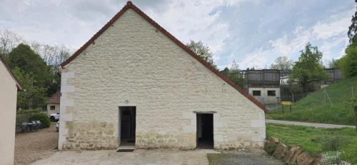 an old stone church with a triangular roof at Gîte Caves de Beauval (à 100m du zooparc !) in Saint-Aignan