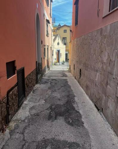 an alley in an alleyway between two buildings at casa anna in Vico Equense