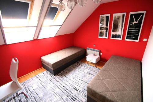Гостиная зона в Calm Luxury Villa Original Artworks Free Parking