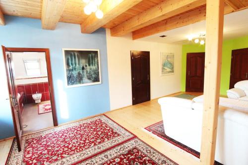 Кровать или кровати в номере Calm Luxury Villa Original Artworks Free Parking