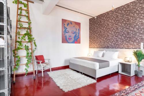 The Industrial Loft - Private Rooftop & Jacuzzi