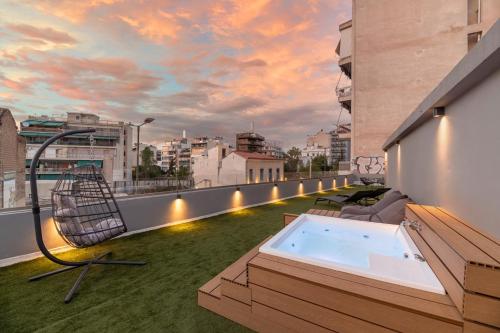 The Industrial Loft - Private Rooftop & Jacuzzi