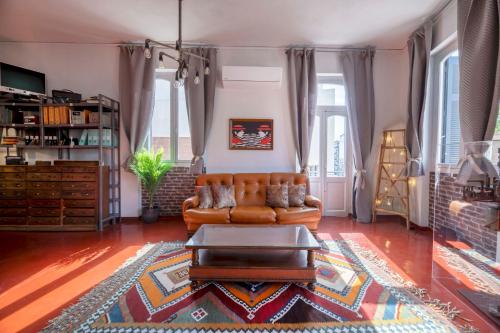 The Industrial Loft - Private Rooftop & Jacuzzi