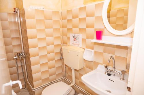 a small bathroom with a toilet and a sink at Drosia Studios - Λυμπερόπουλος in Pefki