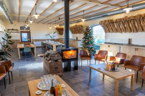Posezení v ubytování Holiday Home 't Hof der Witte Damen