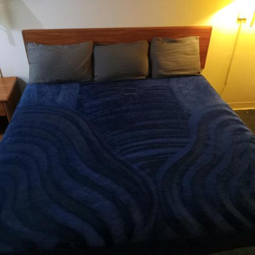 Ένα ή περισσότερα κρεβάτια σε δωμάτιο στο King Bed Hotel Studio 113