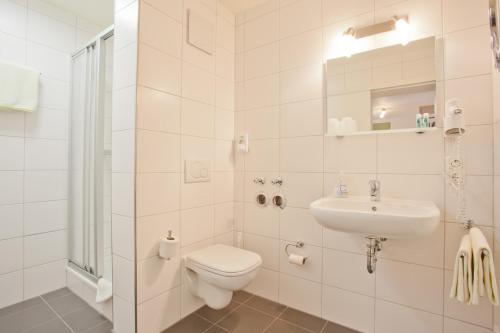 Koupelna v ubytování Frühstückshotel Landgasthof Kramer