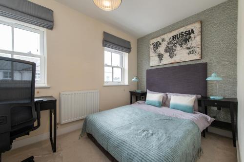 Postel nebo postele na pokoji v ubytování Leamington 4BR 4BA Executive