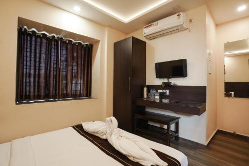 Postel nebo postele na pokoji v ubytování Hotel Sheldon International Near Science City