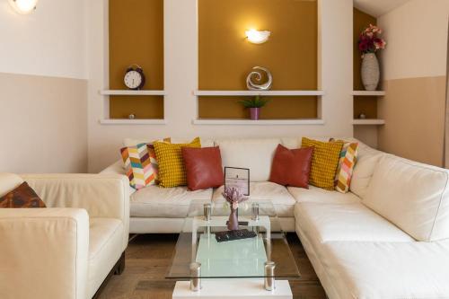 Central 3bdr penthouse with terrace&AC