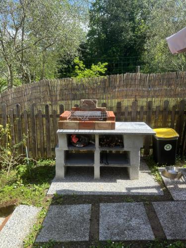 a picnic table in a yard next to a fence at Oasi degli ulivi in Luni