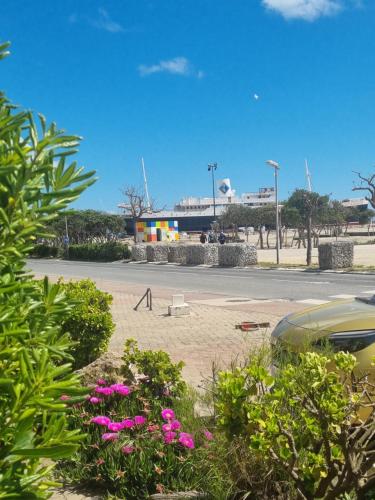 EMPLACEMENT IDEAL, CLIM Appart Maisonnette 4p , au pied de la plage et du Lydia