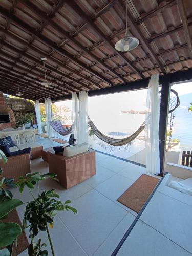 Zona de estar de Casa na Ilha Jardim pé na areia