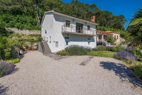 Villa Dorijana, a beachfront holiday home