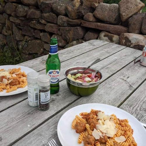 Jídlo v hostelu nebo okolí