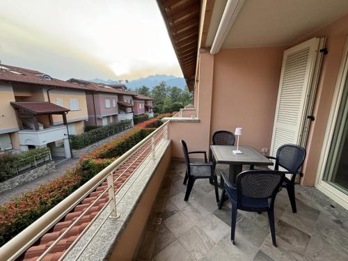 a patio with chairs and a table on a balcony at Residence Lario Village in Colico