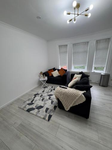 Posezení v ubytování Cozy 3 Bed Home, Free Parking 8 min to City Centre