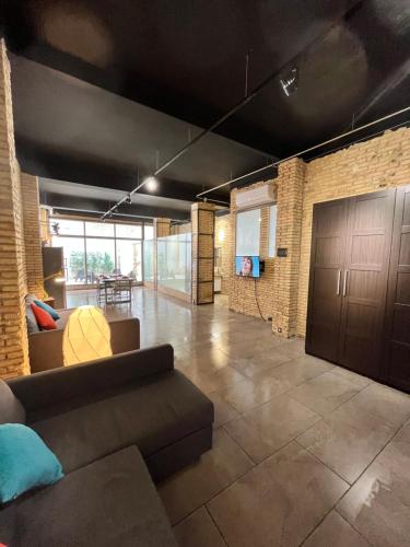 IY Loft 4 - Open Plan Garage Style - Up to 4 people