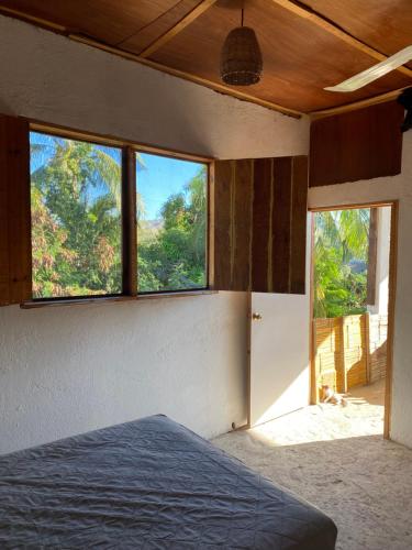 Ένα ή περισσότερα κρεβάτια σε δωμάτιο στο Hostal La Barra