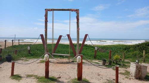 an old swing set on the beach at Casa de Praia em Unamar Cabo Frio 6 pessoas in Cabo Frio