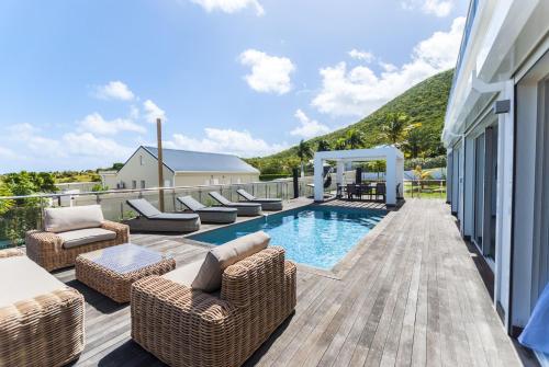 Piscina a Villa Lalabay o a prop
