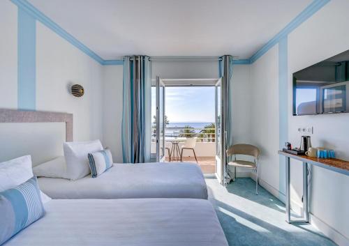 Postel nebo postele na pokoji v ubytování Hotel Espadon bleu