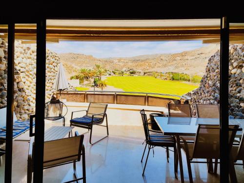 M&F Golf Views. Walk to Beach