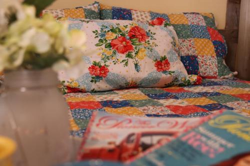 Gallery image of Acorn Hideaways Frontier Suites in Canton