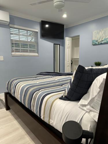 Ένα ή περισσότερα κρεβάτια σε δωμάτιο στο Blue Sky Guest Room