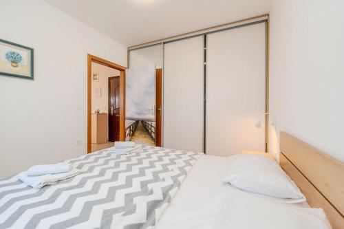 Rudi sea view apartment