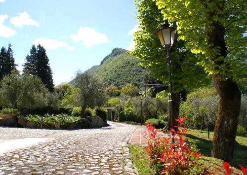 a cobblestone road in a park with a street light at B&b Il Leccio in Subiaco