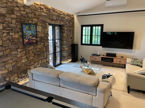 Photo de la galerie de l'établissement VAR Oustaou Villa luxueuse Piscine Spa classée 5 étoiles, à La Motte