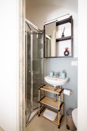a bathroom with a sink and a shower at Voltebianche in Martina Franca