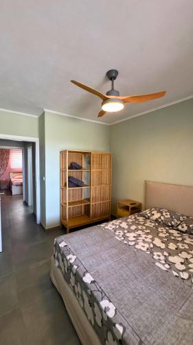 Letto o letti in una camera di Anemos Deluxe Poseidi Apartments