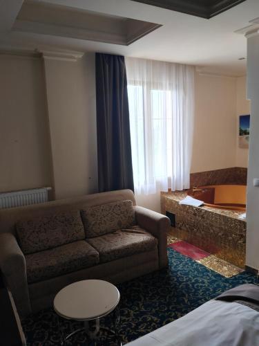 Postel nebo postele na pokoji v ubytování Hotel Venecia Palace